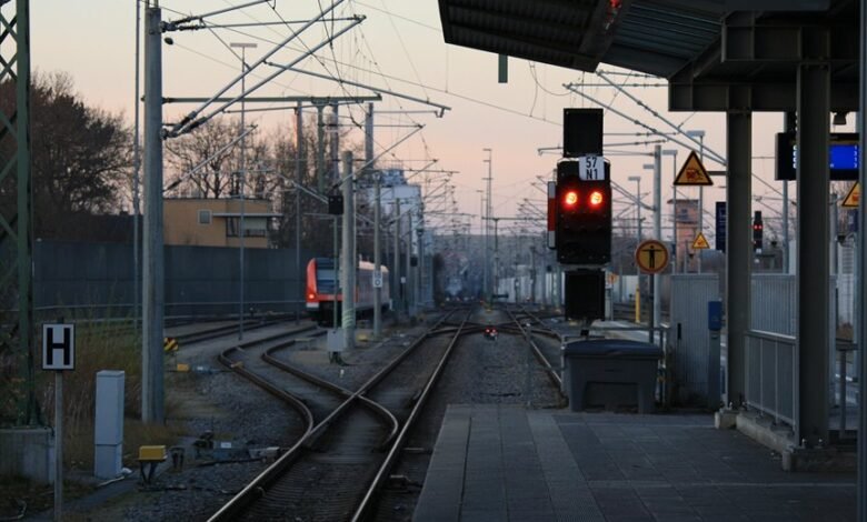 managed liaison signal dock